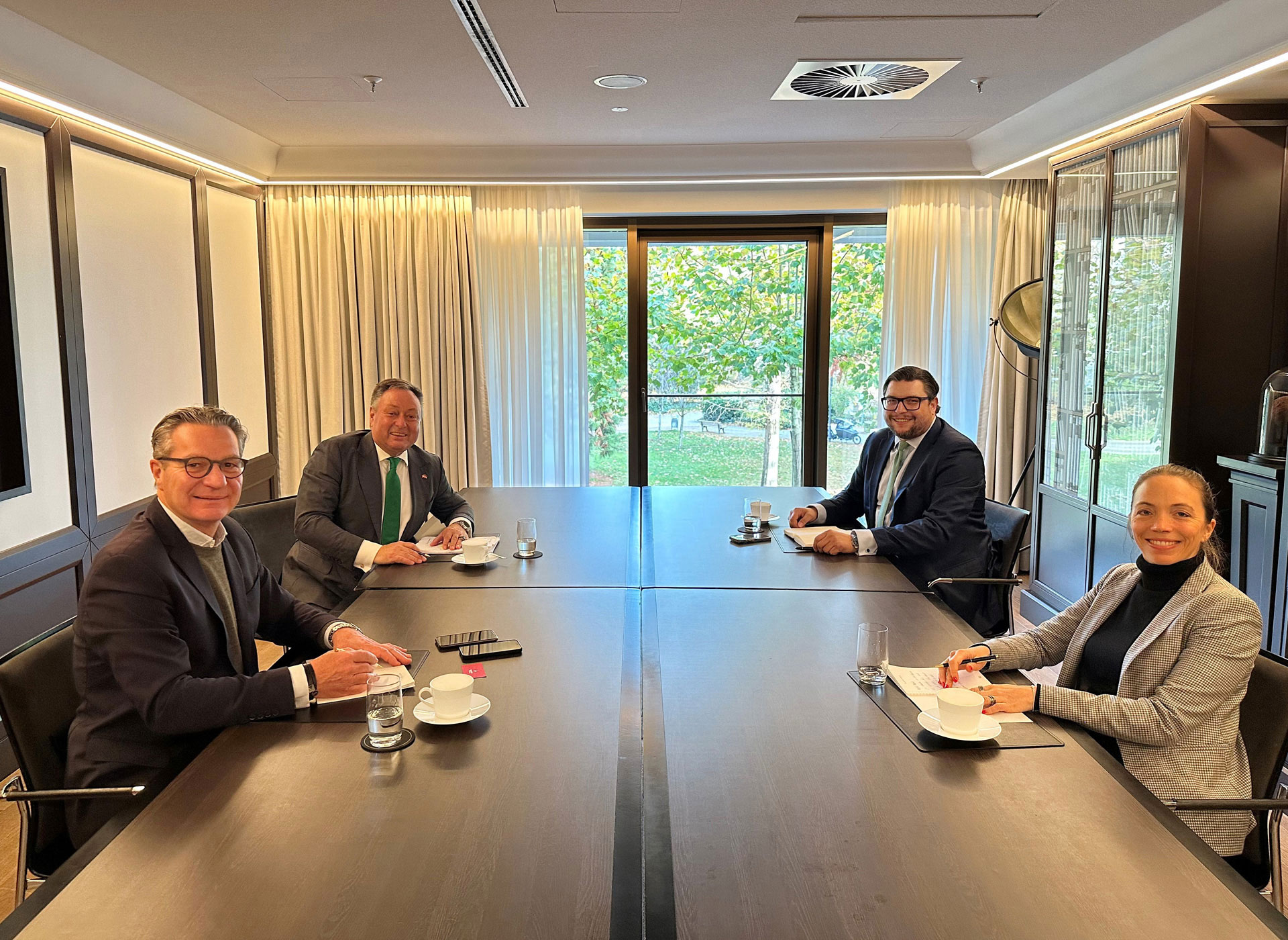 roundtable-20251118-02d